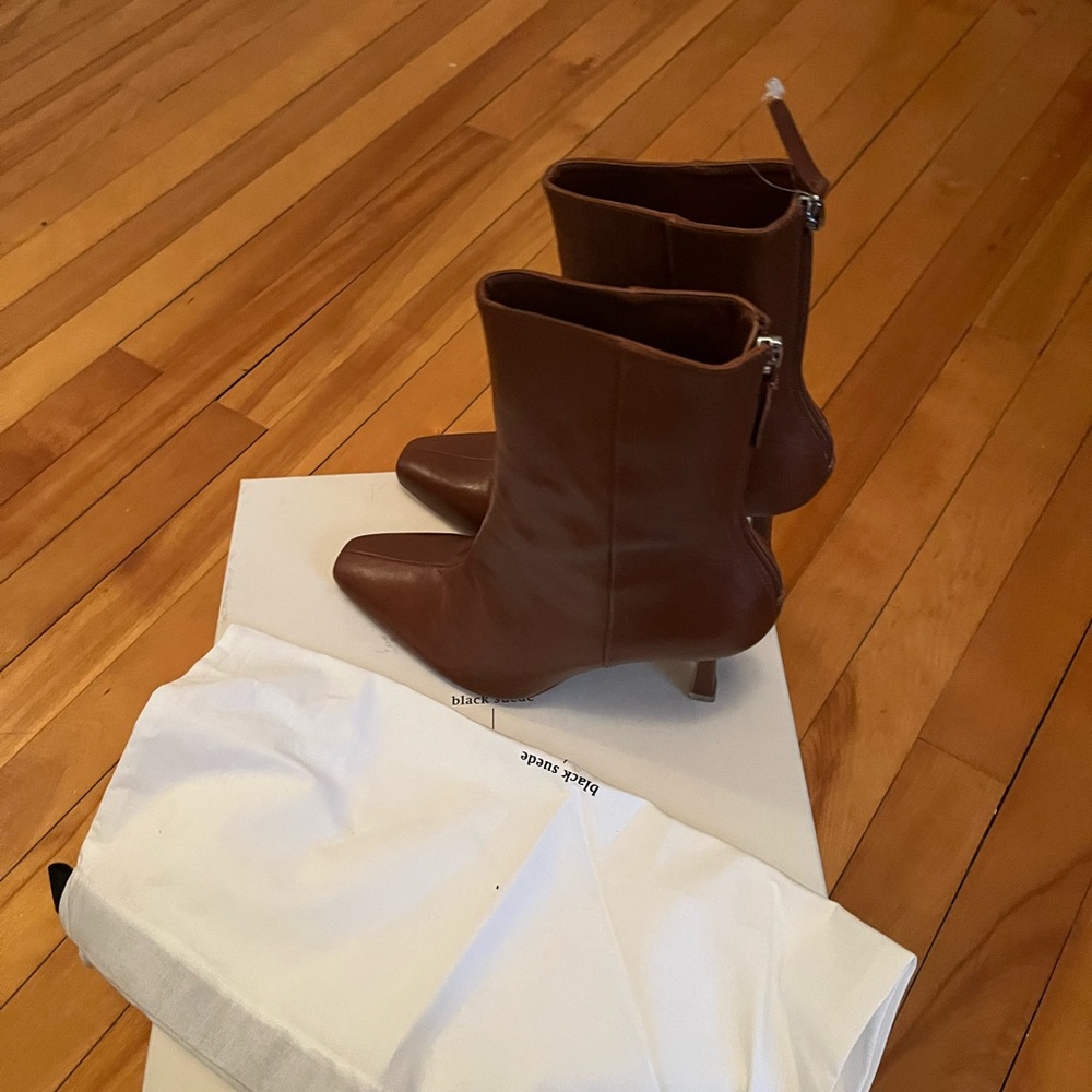 Elegant Brown Heeled Boots